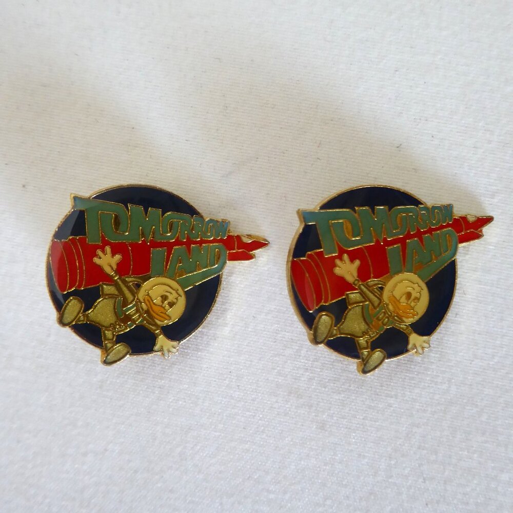 NEW VINTAGE 1986 DISNEYLAND DISNEY GIFT GIVER TOMORROWLAND PIN SET DONALD DUCK